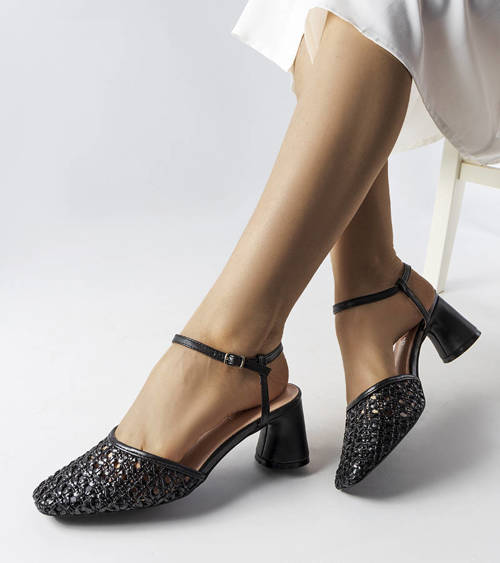 Černé ažurové sandály na podpatku od značky Werina